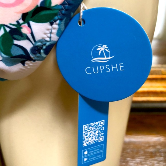 New women’s Cupshe floral bikini bottoms.  Size XL. Ties at sides. - Picture 5 of 11